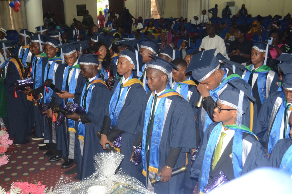 AIA graduating students